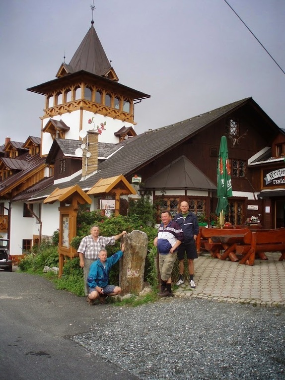 Milan s kamarády na Křížovém vrchu nad Jeseníkem